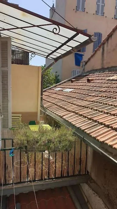 Mon Jardin Secret Marseillais Avec Terrasse Dans Le Quartier Le Plus Cool Du Monde Marseille 0*,